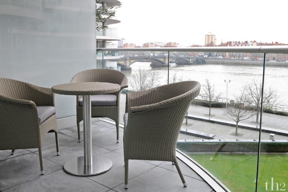  Riverside retreat on the Thames | Balcony | Interior Designers